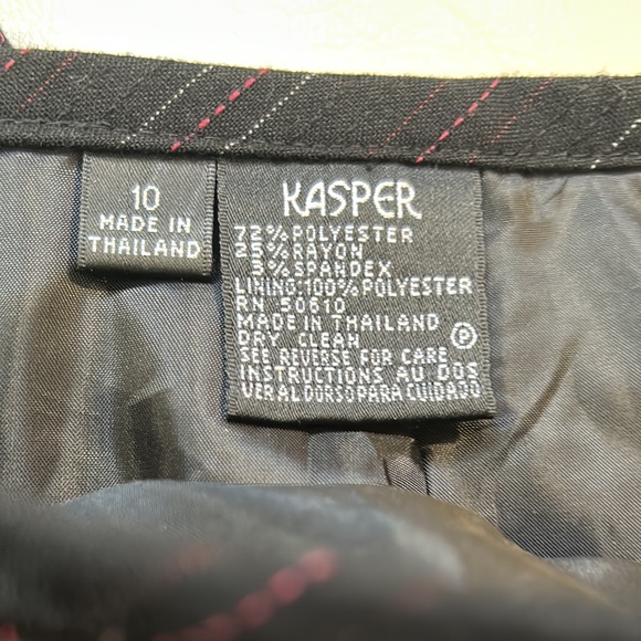 Pinstripe business skirt - Picture 6 of 6